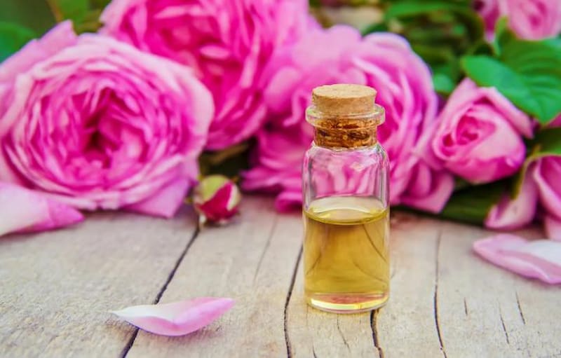 تصویر 2 از گلاب اصل برای صورت با رایحه طبیعی و خالص